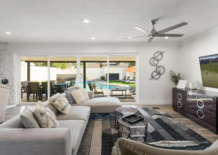 Sunkiss - Pool, & Mini Golf - Mins To Old Town Holiday home Scottsdale