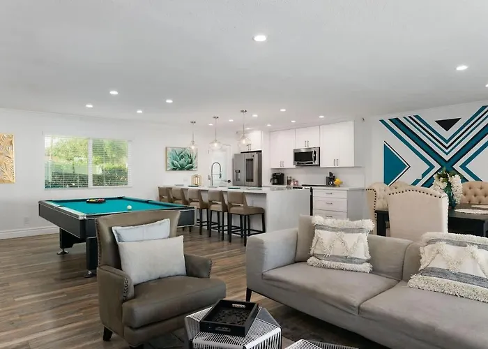 Sunkiss - Pool, & Mini Golf - Mins To Old Town Holiday home Scottsdale